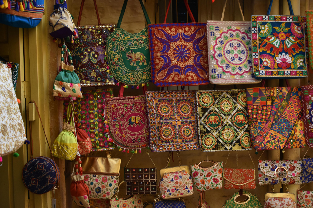 You are currently viewing DIY Embroidered Gifts: Personalized Ideas for Every Occasion